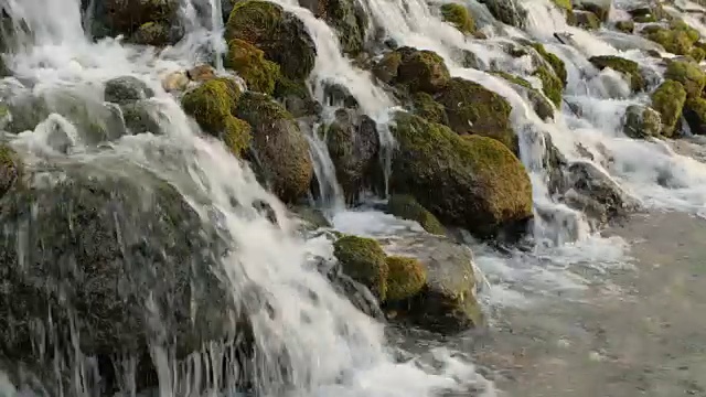 土耳其安塔利亚的马纳夫加特河瀑布视频素材