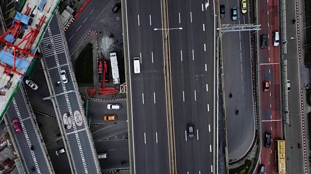 公路和高速公路交通鸟瞰图视频素材