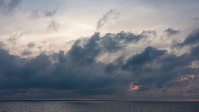 时光流逝，夕阳和大海视频素材