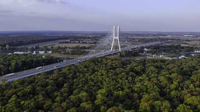 有桥的公路(空中延时)视频素材