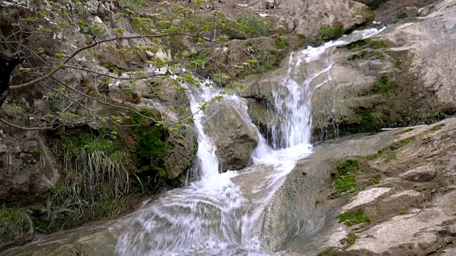 39、流水过石头，流水过小河视频素材