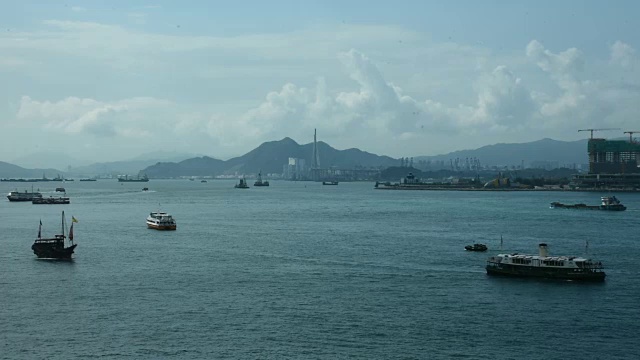 维多利亚港的香港和九龙的景观和城市景观视频素材