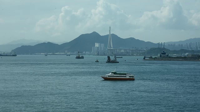 维多利亚港的香港和九龙的景观和城市景观视频素材