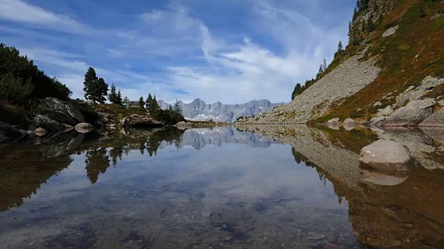 镜湖(镜湖)的时间流逝与达赫斯坦山脉的倒影。Reiteralm Schladming-Dachstein,奥地利。视频素材