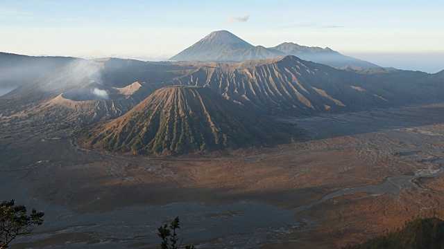 溴火山日出-印度尼西亚视频素材