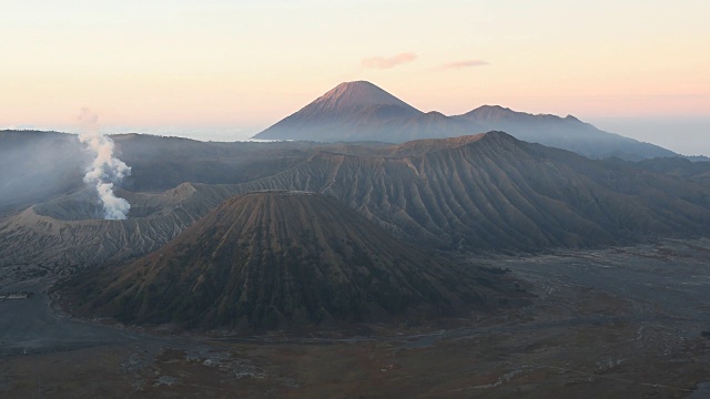 溴火山日出-印度尼西亚视频素材