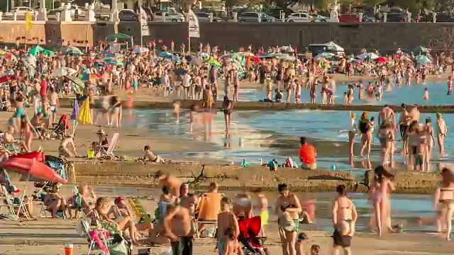 时间流逝，人们在海滩，夏天，日光浴，Piriápolis，乌拉圭视频素材