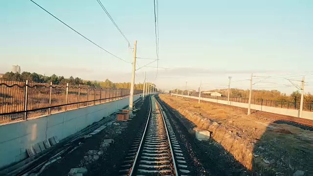 清晨，旅客列车抵达埃斯基谢希尔车站视频素材