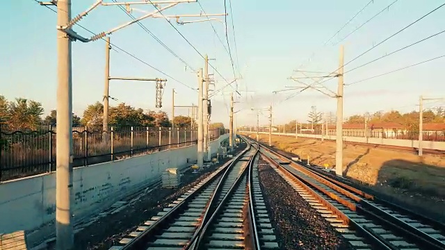 清晨，旅客列车抵达埃斯基谢希尔车站视频素材