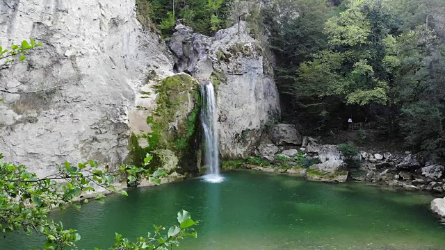 土耳其卡斯塔莫努伊里卡瀑布的航拍视频视频下载