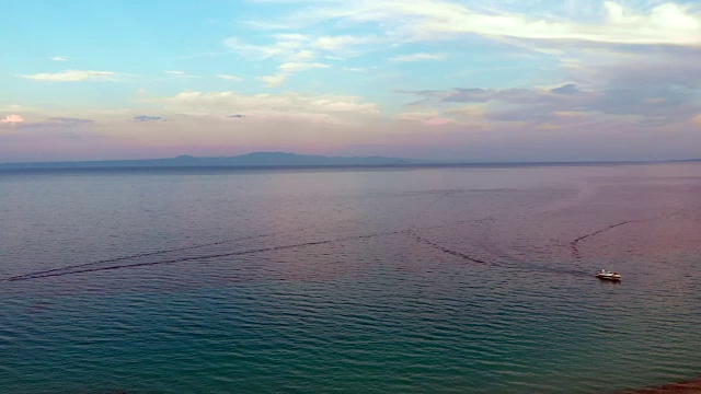 鸟瞰图的海岸和爱琴海在希腊视频素材