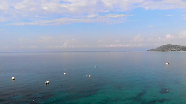 鸟瞰图的海岸和爱琴海在希腊视频素材