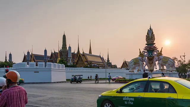 4K延时:日落时的大皇宫和卧佛王寺视频下载