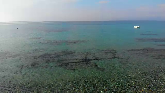 鸟瞰图的海岸和爱琴海在希腊视频素材