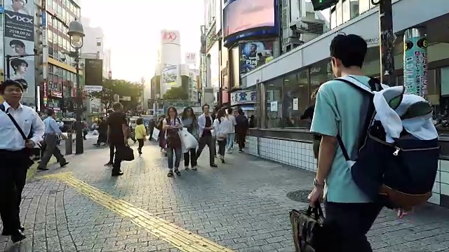 东京市中心的涩谷十字路口视频素材