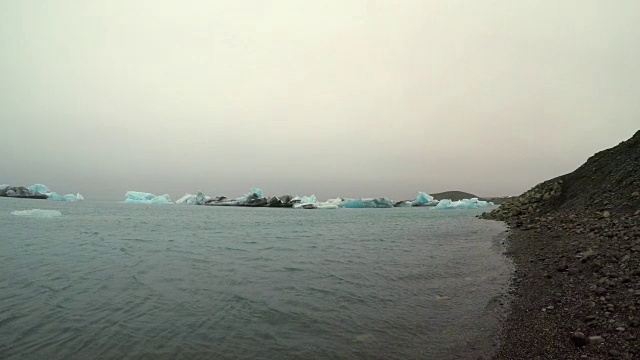 冰岛冰湖Jokulsarlon的夏日美景视频素材