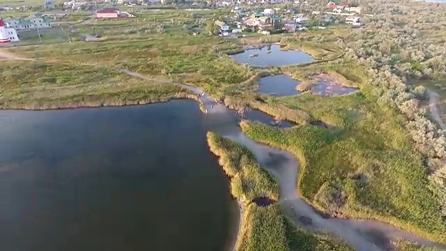 在岛上，在河口上方的小路上视频下载