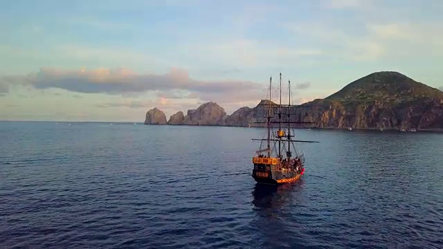 空中向前:旅行到岩石悬崖在墨西哥视频素材