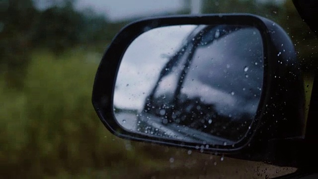 左镜下雨天视频素材