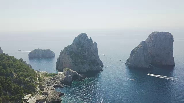 风景鸟瞰图在卡普里岛，意大利。视频下载