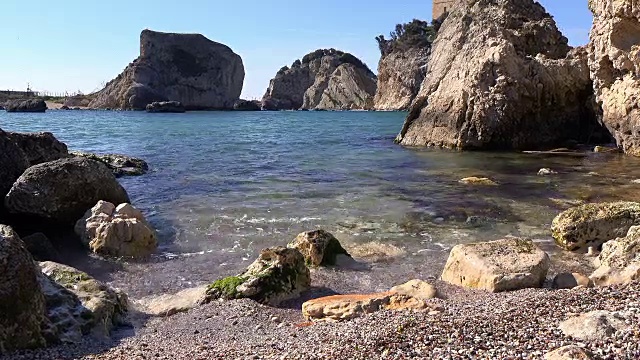 土耳其黑海的岩石海岸视频素材