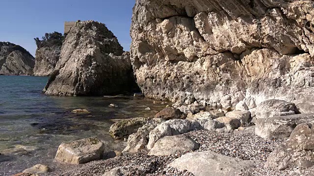 土耳其黑海的岩石海岸视频素材