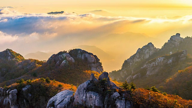 韩国松尼山云海，背景是太阳升起视频素材