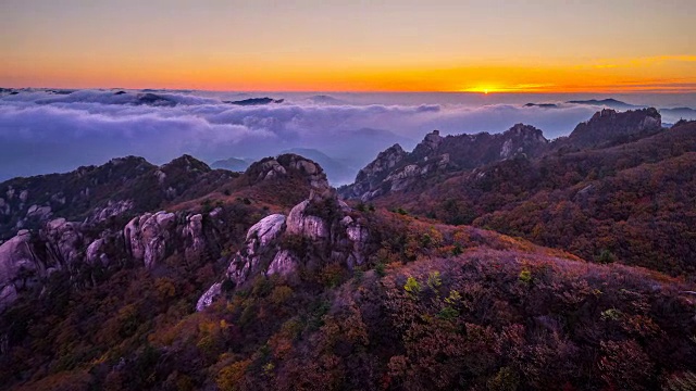 韩国松尼山云海，背景是太阳升起视频素材