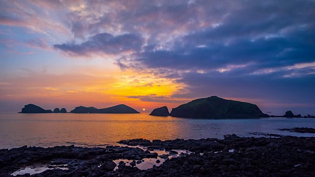 韩国济州岛的查格wido岛(著名的旅游景点)上的日落视频素材