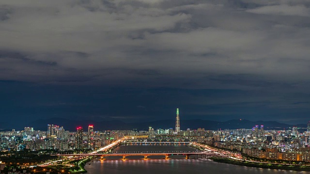 汉江两岸的城市建筑夜景图视频素材