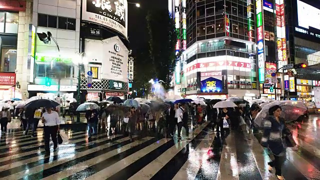 雨夜歌舞伎町的街景视频素材