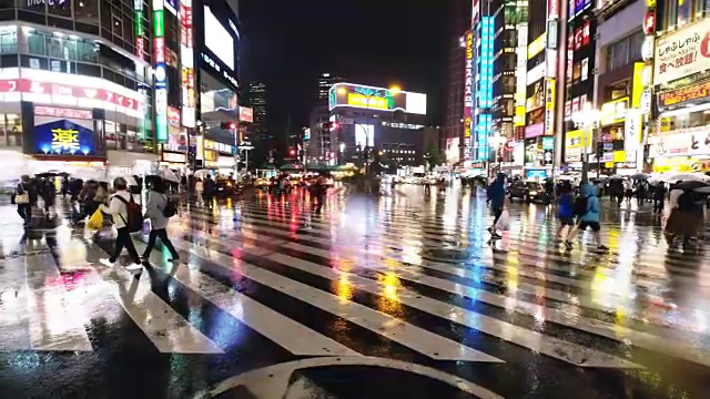 雨夜歌舞伎町的街景视频素材