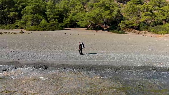 旅行者在利西亚路徒步旅行视频下载