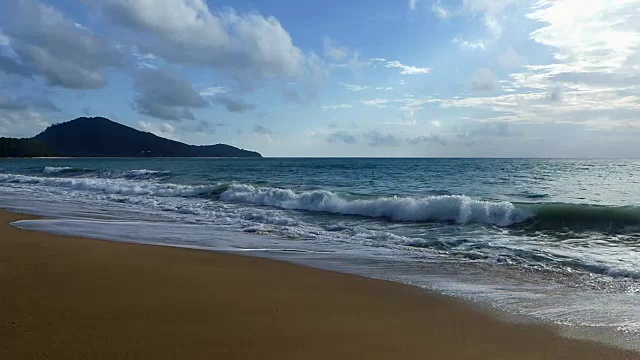 普吉岛国际机场迈考海滩的海浪视频素材