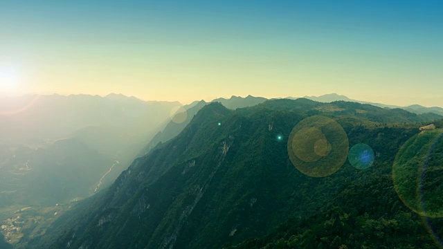 航空拍摄的一个山谷视频素材