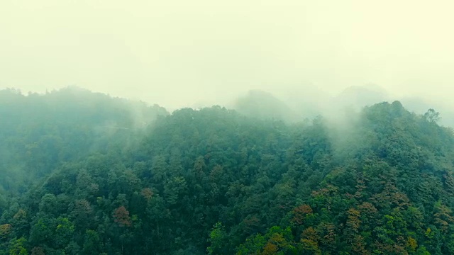 航拍的山与雾视频素材