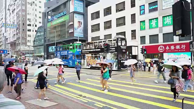 很多人在香港岛过马路视频素材