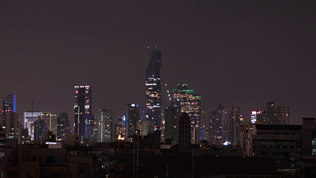 时间流逝，曼谷夜幕降临。视频素材