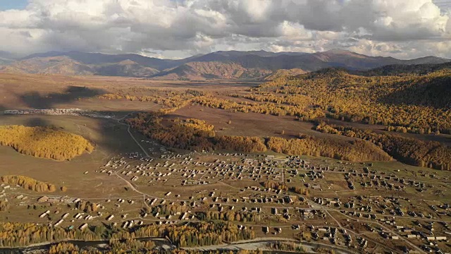 中国新疆河姆村的风景视频素材