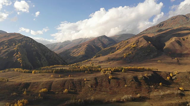 中国新疆河姆村的风景视频素材