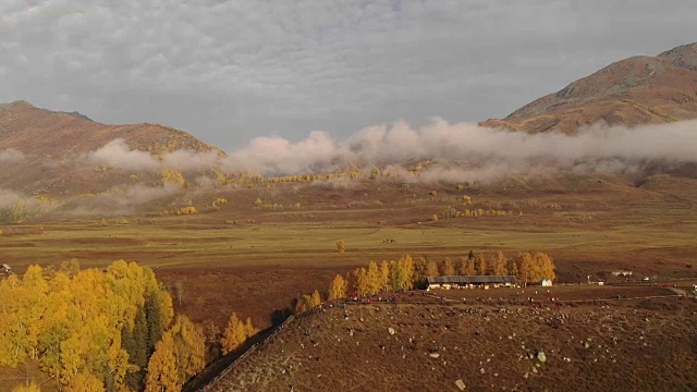 中国新疆河姆村的风景视频素材