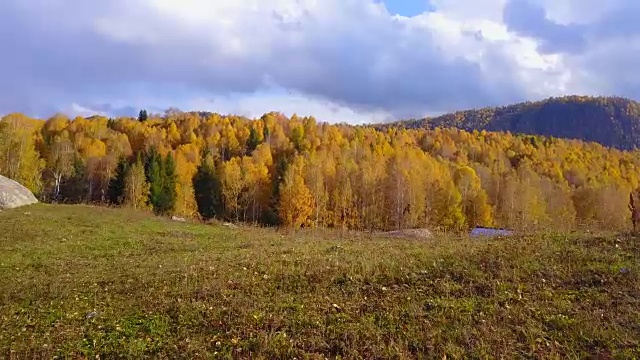 中国新疆河姆村的风景视频素材