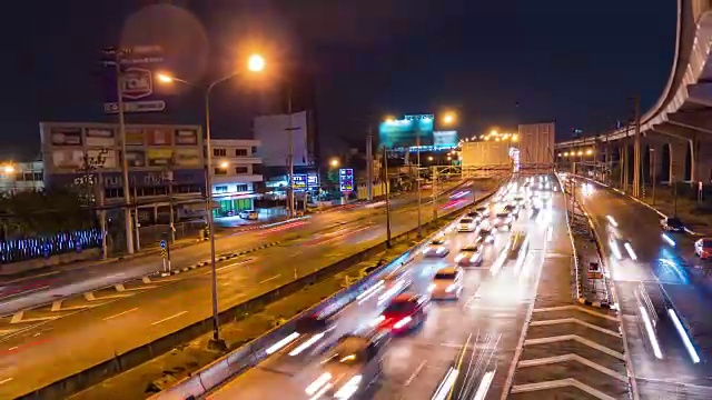 T/L ZO多彩的夜间交通在曼谷河大桥附近，泰国视频素材