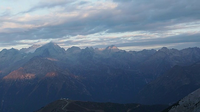 一览著名的白云石山峰，布伦塔。Trentino、意大利视频素材