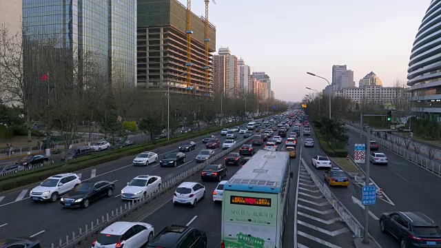 中国北京朝阳门南大街高速公路WS交通视频素材