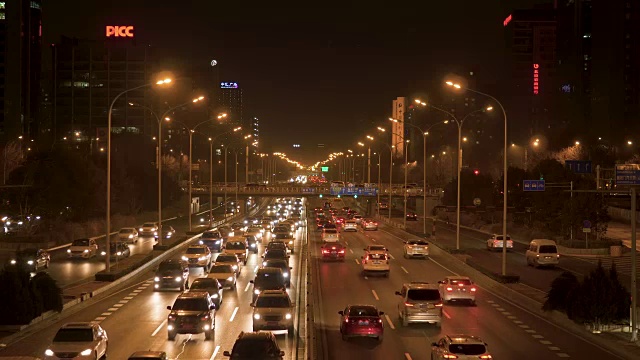 北京朝阳门南街夜间高速公路交通视频素材