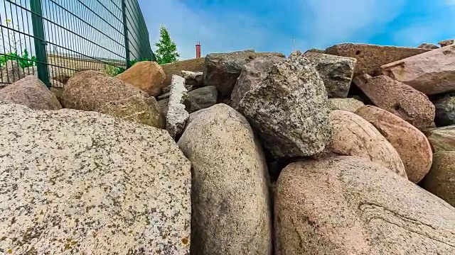 防波堤的运动时间推移在里加的一个城市视频素材