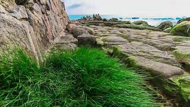 防波堤的运动时间推移在里加的一个城市视频素材