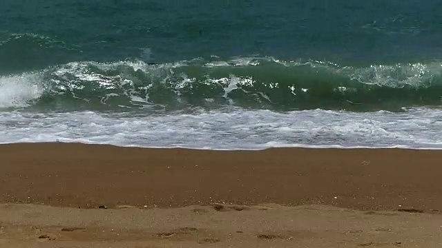 普吉岛国际机场迈考海滩的海浪视频素材