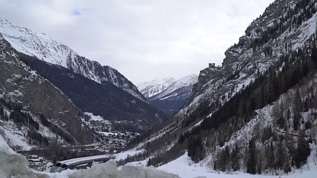 高山景观与雾霾视频素材